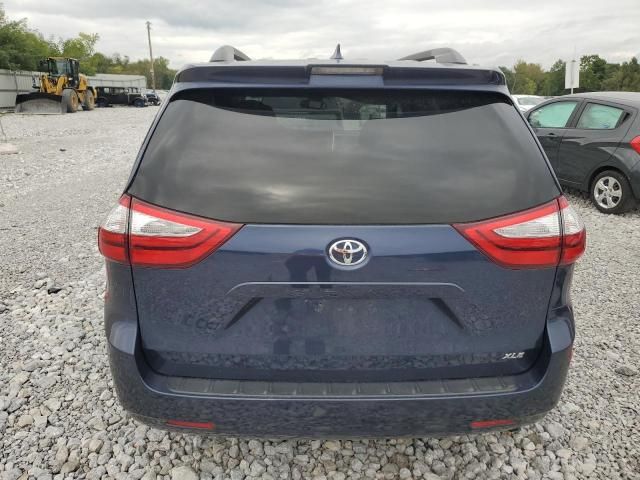 2018 Toyota Sienna XLE