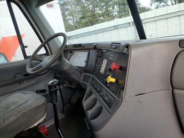 2004 Freightliner Conventional Columbia