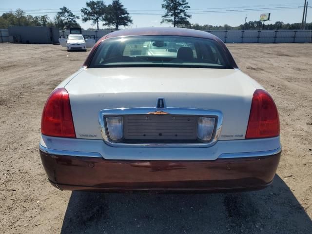 2005 Lincoln Town Car Signature Limited