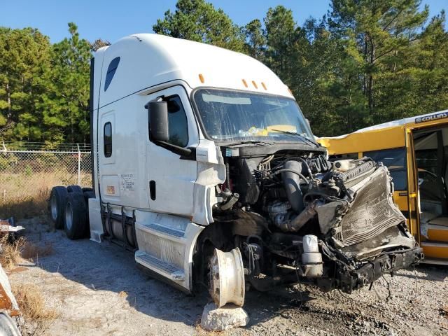 2019 Freightliner Cascadia 126