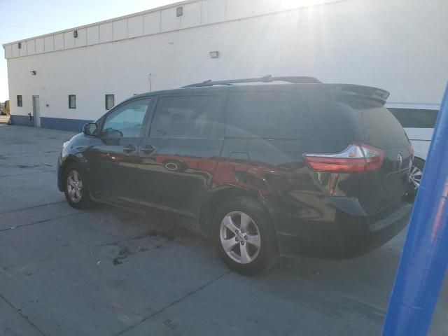 2017 Toyota Sienna LE