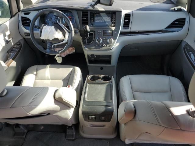 2018 Toyota Sienna XLE