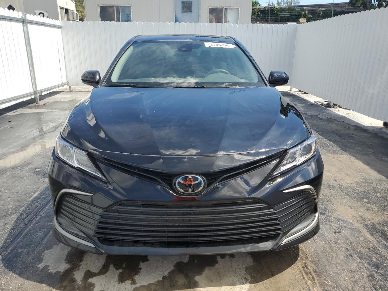 2024 Toyota Camry le