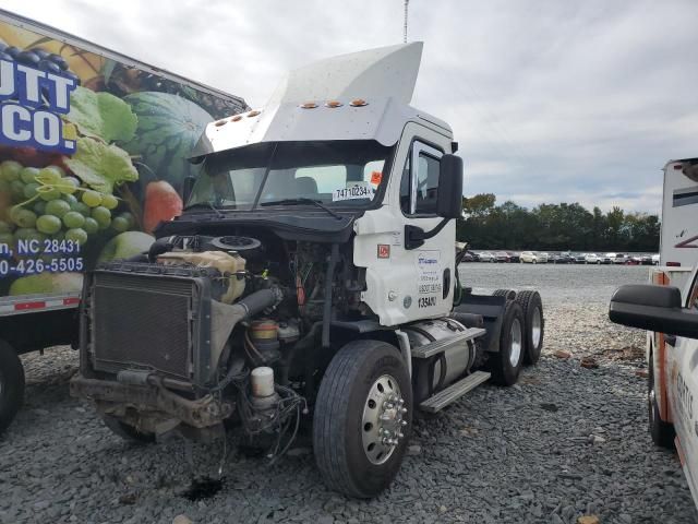 2016 Freightliner Cascadia 113