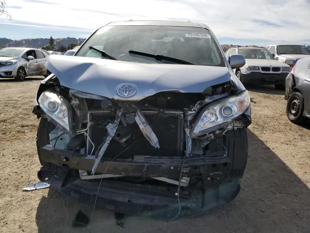 2016 Toyota Sienna XLE