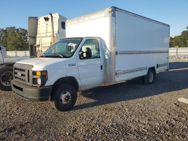 2014 Ford Econoline E350 Super Duty Cutaway Van