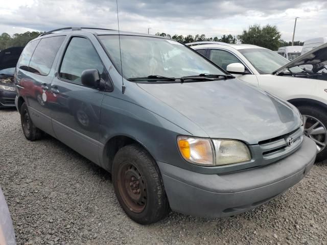 2000 Toyota Sienna LE