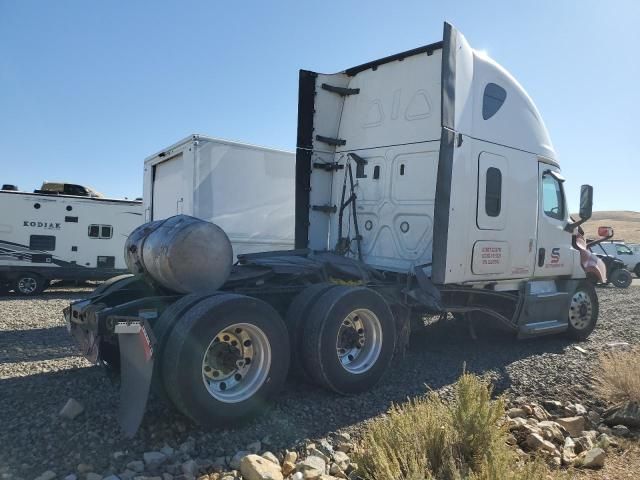 2020 Freightliner Cascadia 126