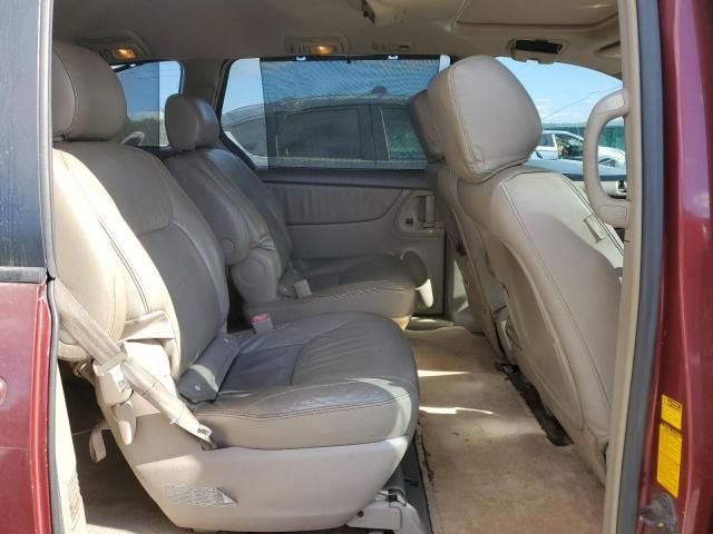 2005 Toyota Sienna XLE