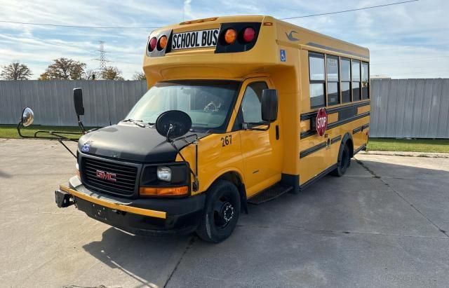 2011 GMC Savana Cutaway G3500