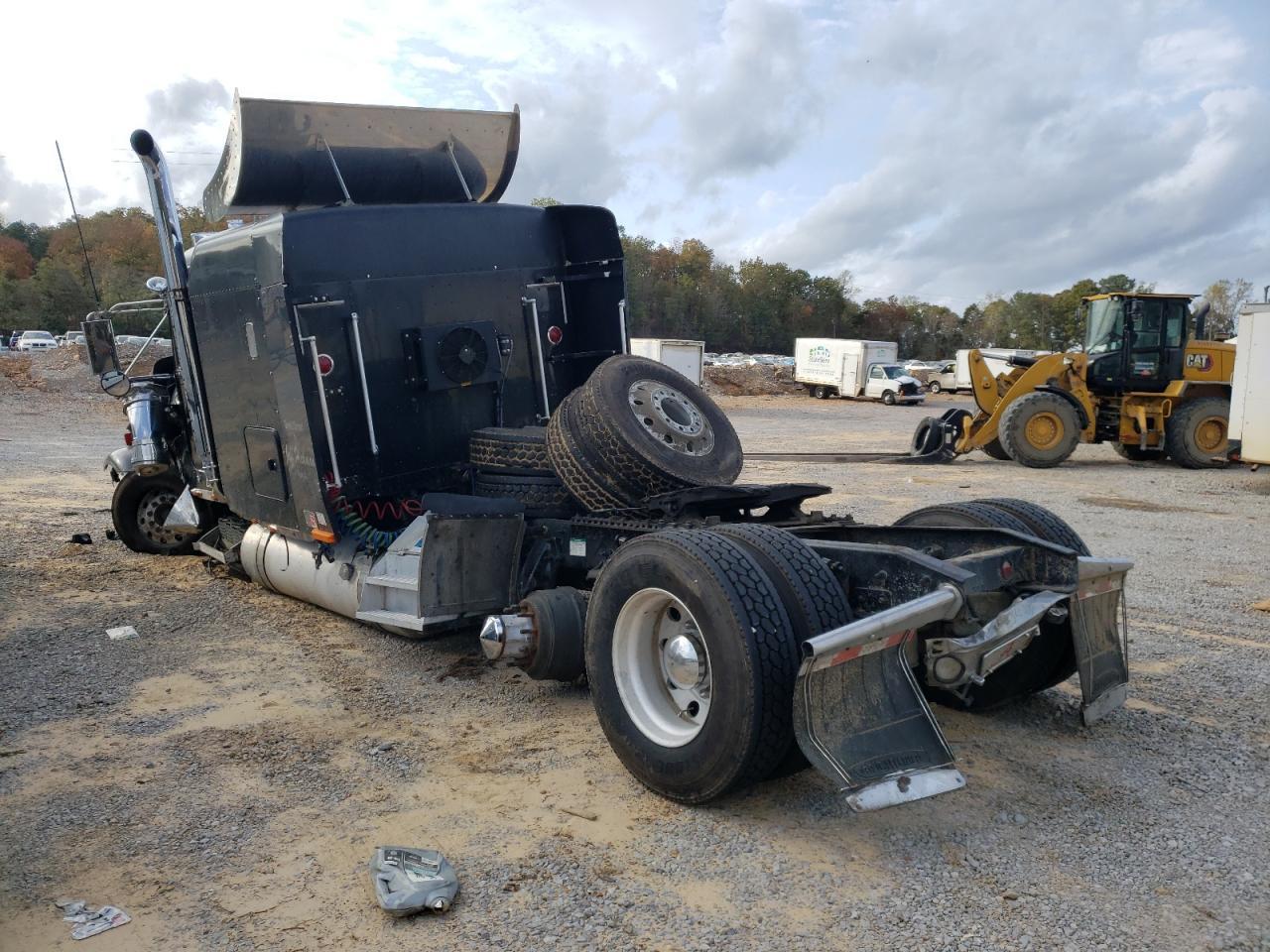 2000 Freightliner Conventional FLD120