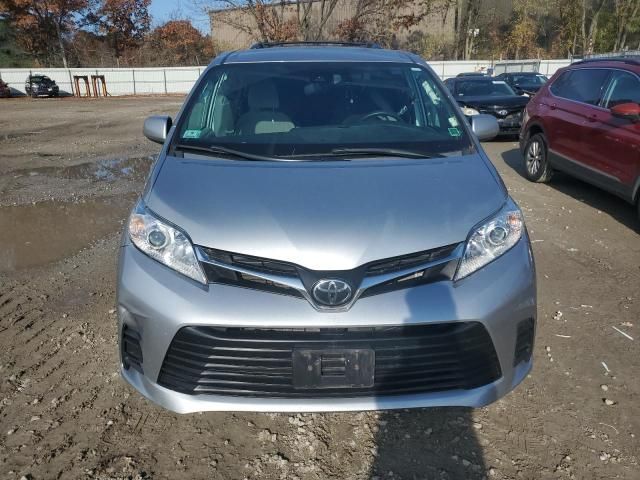 2019 Toyota Sienna LE