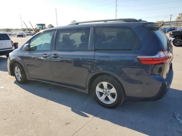 2018 Toyota Sienna LE