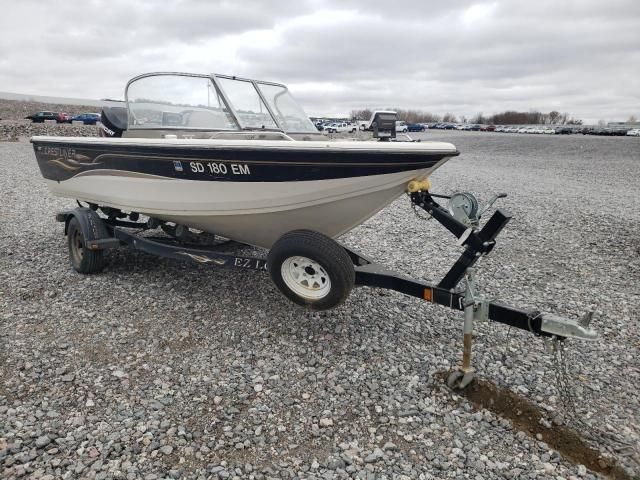 2005 Crestliner Boat