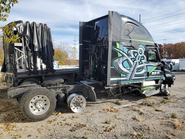 2021 Freightliner Cascadia 126