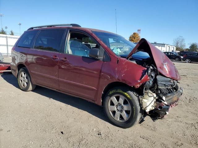 2004 Toyota Sienna CE