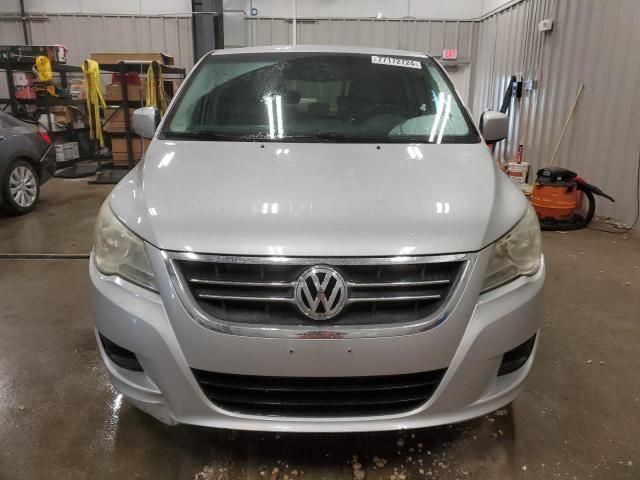 2010 Volkswagen Routan SE