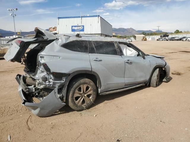 2022 Toyota Highlander Hybrid XLE