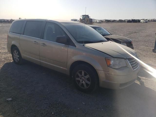 2010 Chrysler Town & Country LX