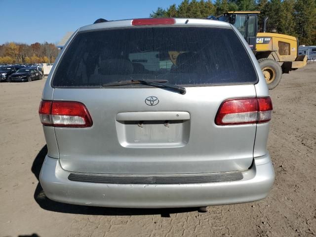 2003 Toyota Sienna LE