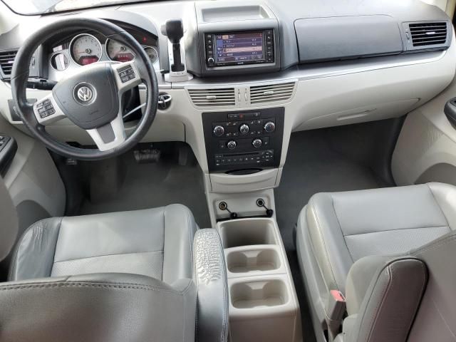 2014 Volkswagen Routan SE