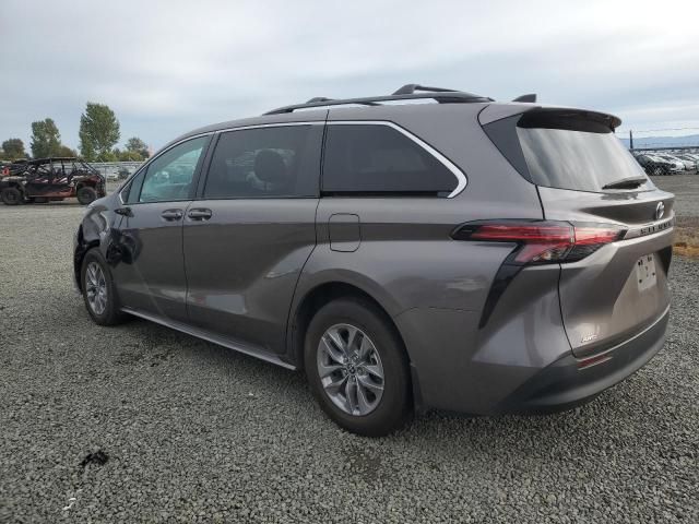 2022 Toyota Sienna LE