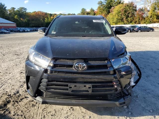 2017 Toyota Highlander SE