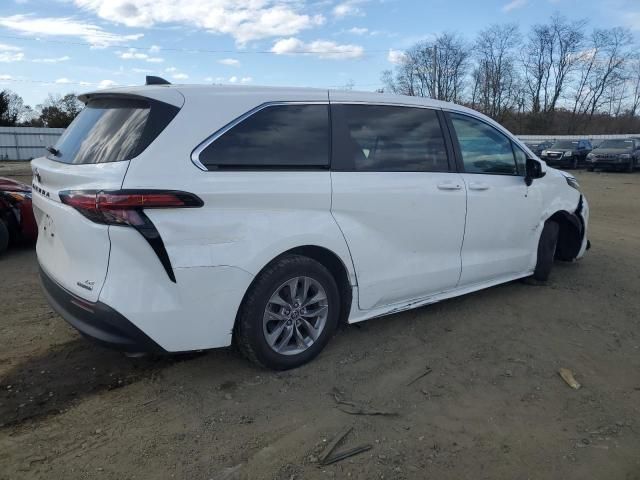 2022 Toyota Sienna LE