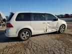 2010 Volkswagen Routan SE