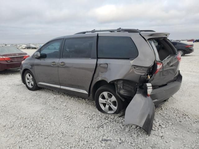 2016 Toyota Sienna LE