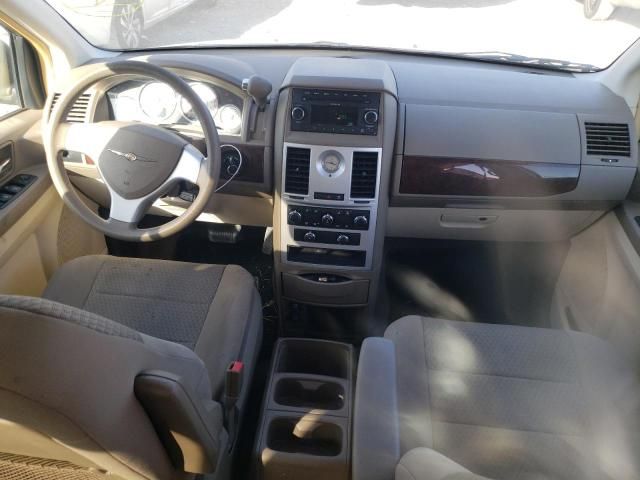 2010 Chrysler Town & Country LX