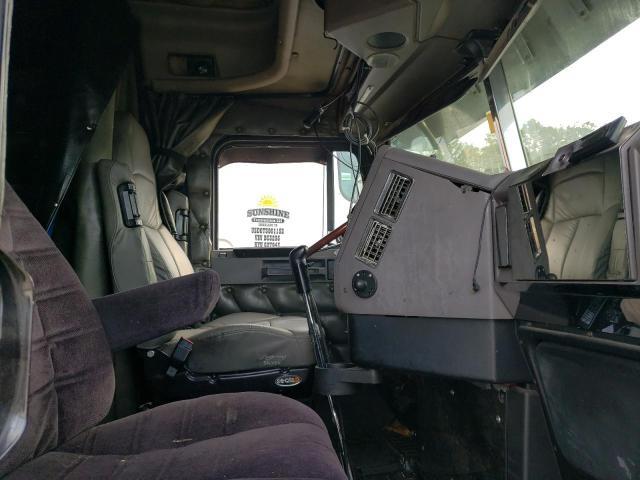 2000 Freightliner Conventional FLD120
