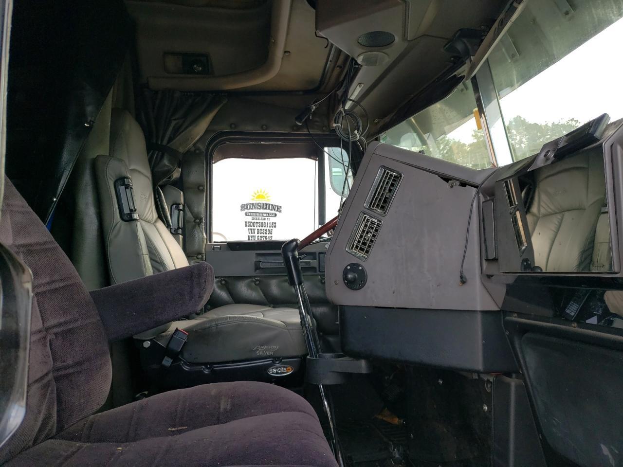 2000 Freightliner Conventional FLD120