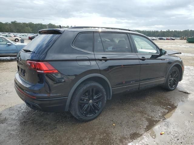 2022 Volkswagen Tiguan SE R-LINE Black