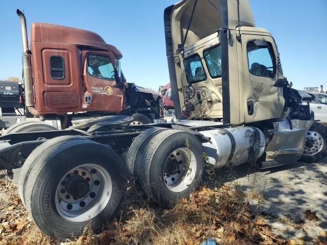 2020 Freightliner Cascadia 126