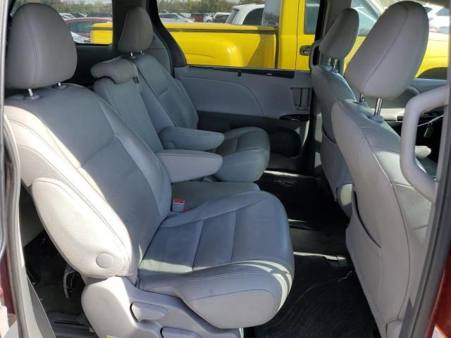 2016 Toyota Sienna XLE