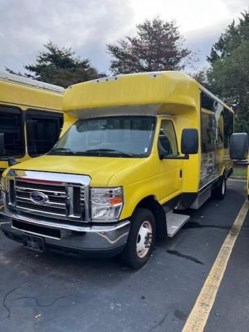 2019 Ford Econoline E450 Super Duty Cutaway Van