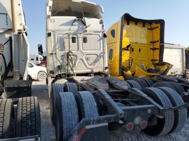 2016 Freightliner Cascadia 113