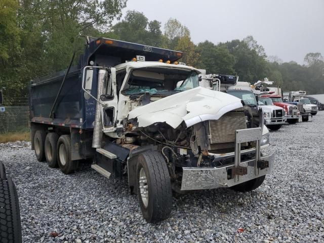 2018 Mack 700 GU700