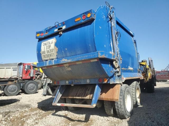 2011 Peterbilt 320