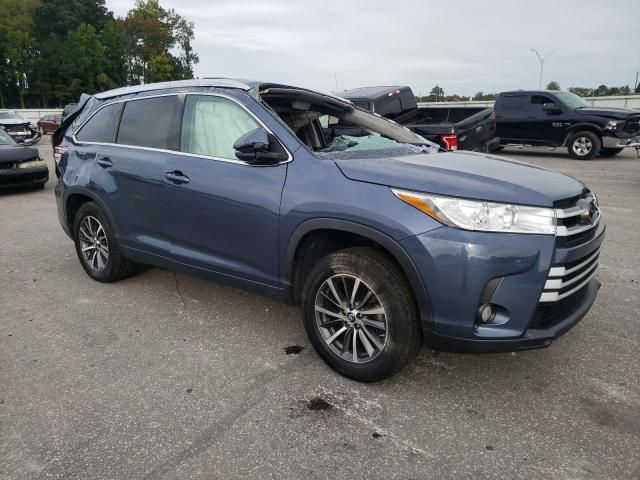 2017 Toyota Highlander SE