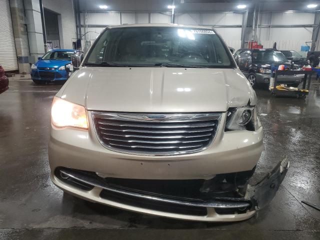 2014 Chrysler Town & Country Touring L