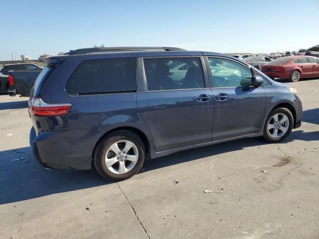 2018 Toyota Sienna LE