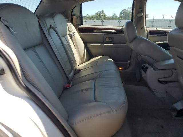 2005 Lincoln Town Car Signature Limited