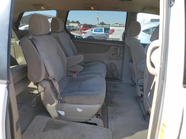 2005 Toyota Sienna CE