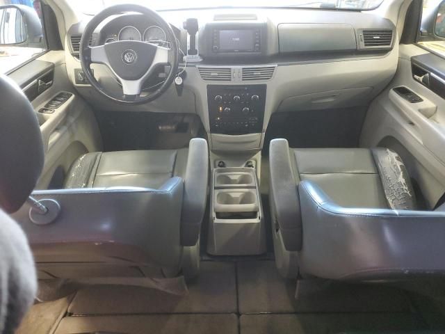 2010 Volkswagen Routan SE