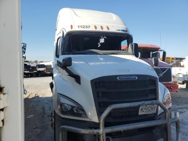 2021 Freightliner Cascadia 126