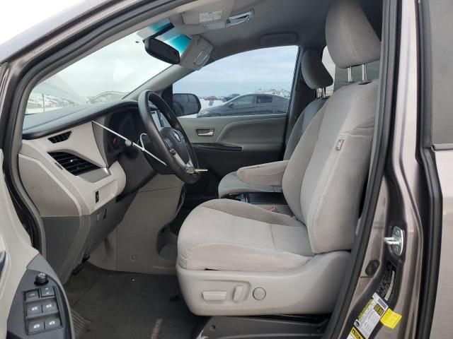 2016 Toyota Sienna LE