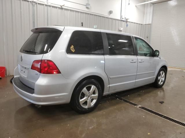 2010 Volkswagen Routan SE