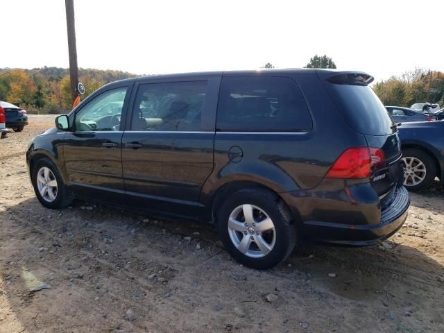 2010 Volkswagen Routan SE